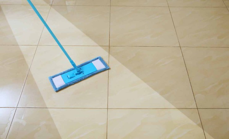 Gli sbagli da non commettere nel lavare un pavimento lucido