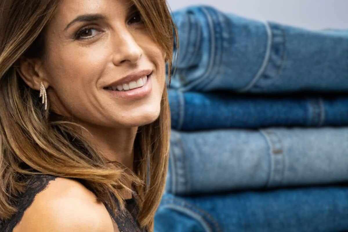 Elisabetta Canalis, jeans low cost che piacciono a tutti